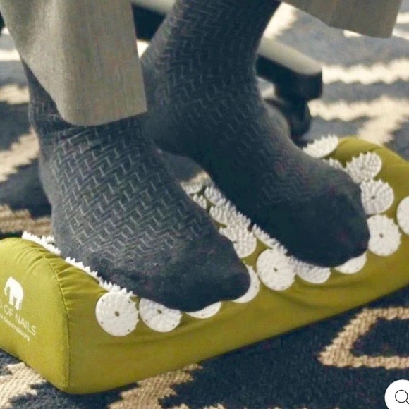 BED OF NAILS Bon Pillow Acupressure Green White NWOT Circulation Relaxation - Picture 5 of 8